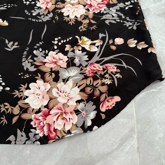 Women’s SHEIN Curve Floral Print High Low V-Neck Cap Sleeve Top Plus Size 1XL - Picture 12 of 16